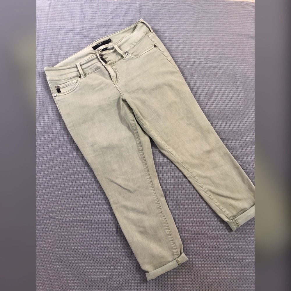 EUC Torrid light green skinnies